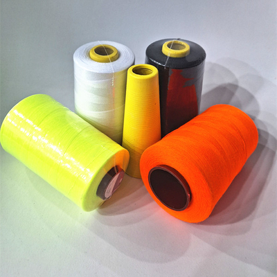 ในสต็อค ขายปลีก สีแข็ง สปัน 100% สายพอลิเอสเตอร์ สีที่แตกต่างกัน 40/2 สายเย็บพอลิเอสเตอร์