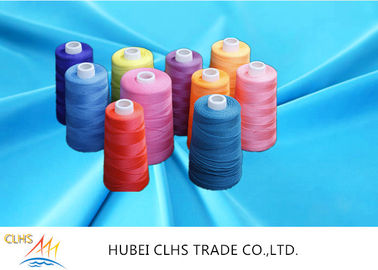 ด้ายเย็บผ้าโพลีเอสเตอร์ 100% สีสันสดใสสำหรับตัดเย็บชุดสูท / เสื้อผ้า / กางเกง