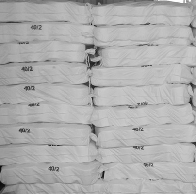 เส้นด้ายโพลีเอสเตอร์ย้อมสีแบบริงสปัน 60 / 2 60 / 3 หดตัวต่ำ ยึดติดสีดี สำหรับเย็บผ้า