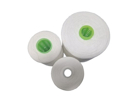 ขายร้อน สีขาวดิบ 100% โพลิเอสเตอร์ คอร์ส สปันยางที่ใช้ในการเย็บเสื้อผ้า